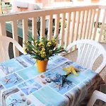Apartment Flat Just 80m From The