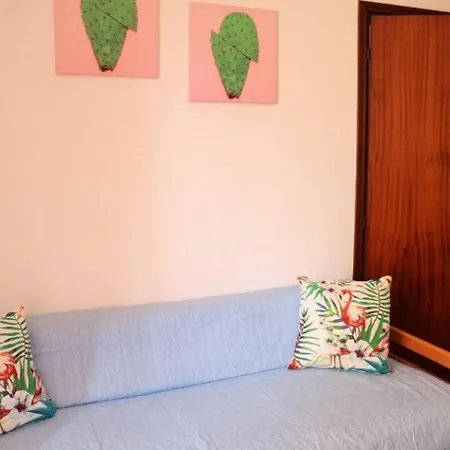 Flat Just 80m From The Lejlighed