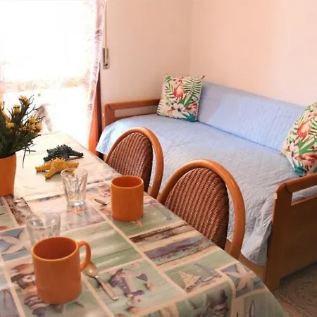 Flat Just 80m From The Lejlighed