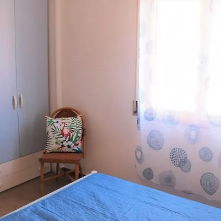 Flat Just 80m From The شقة